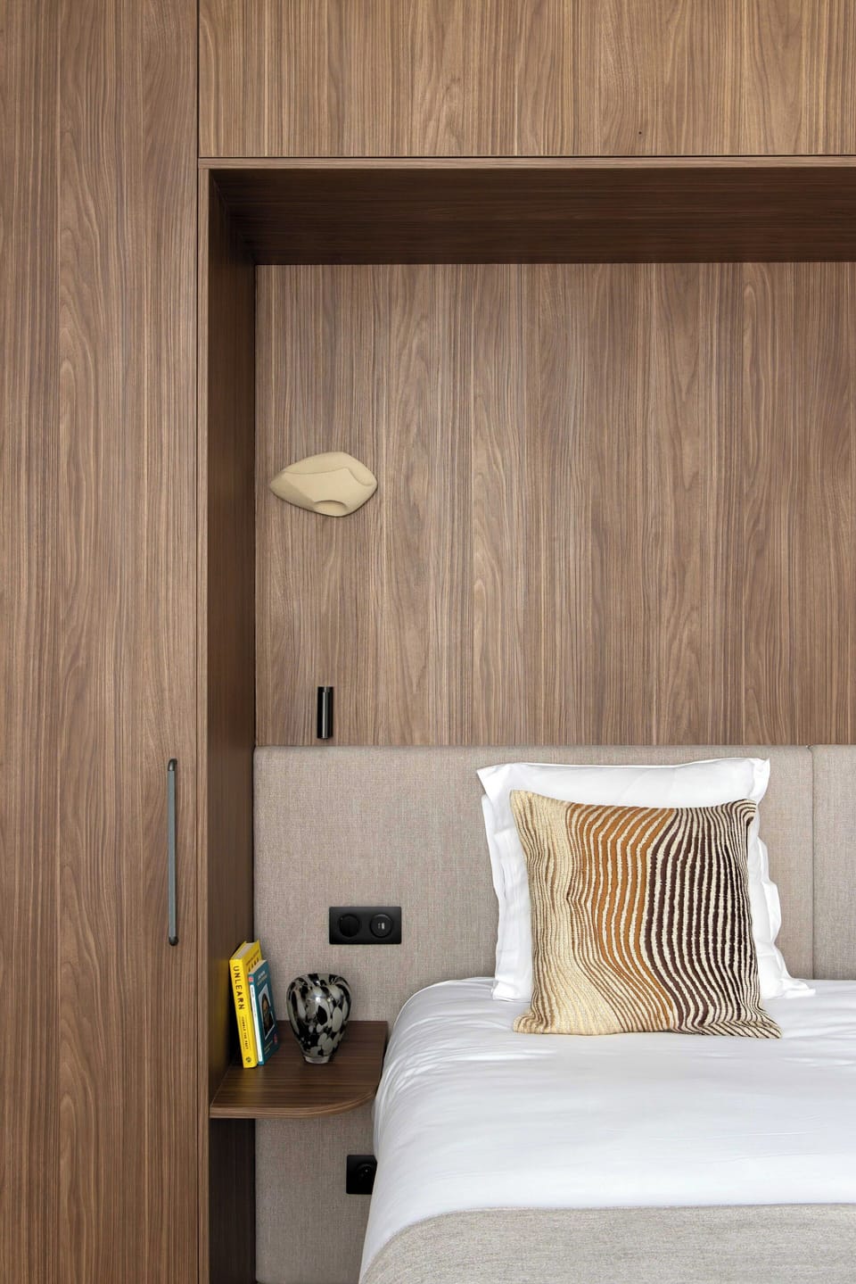 House | 1 bedroom, laptop workspace, iron/ironing board, bed sheets