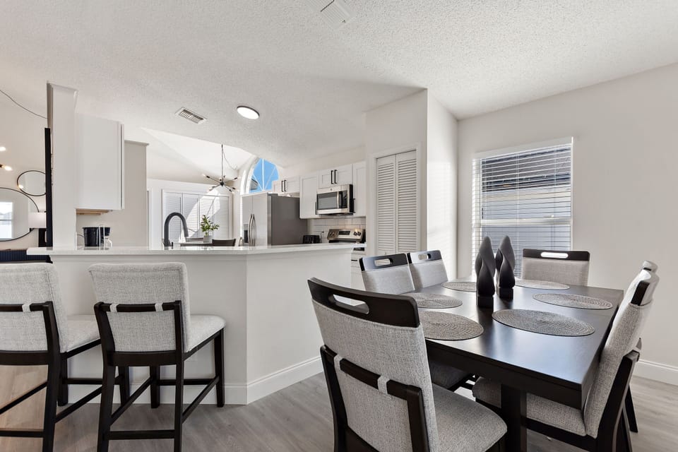 Villa, 4 Bedrooms | Dining