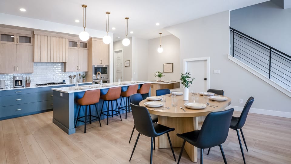 Townhome, 5 Bedrooms | Dining