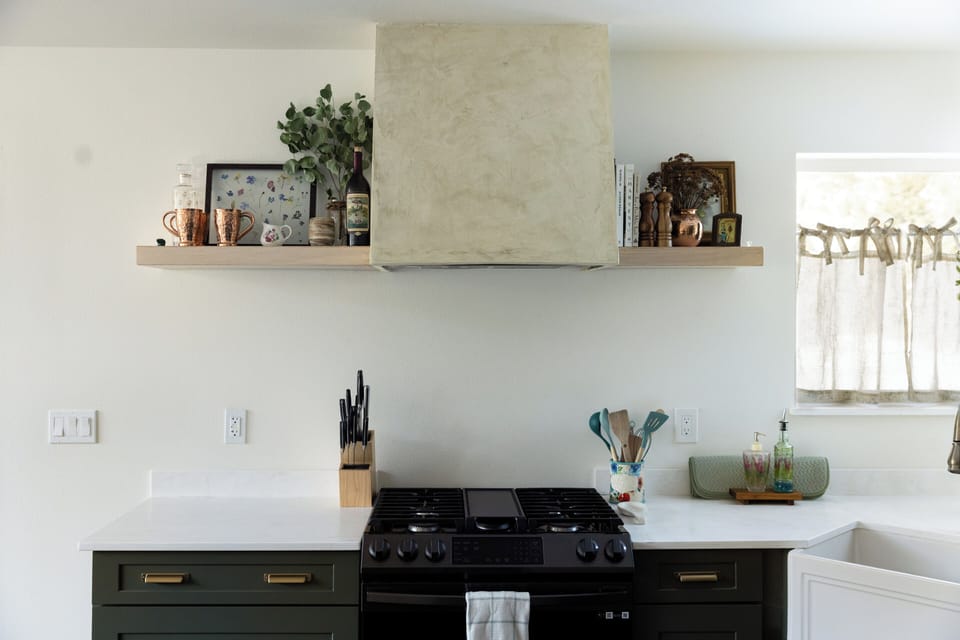 Full gas range stove with all the amenities.