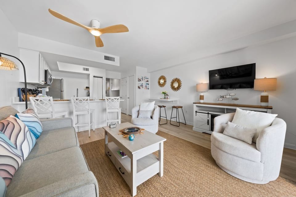 Seacrest 703 Living Room with Queen Sleeper