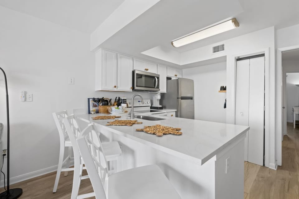 Seacrest 703 Kitchen Counter Seats 3