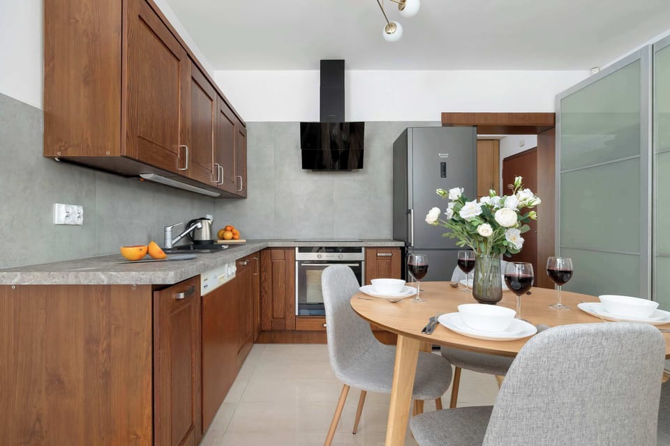 Kitchen and dining area with plenty of space.