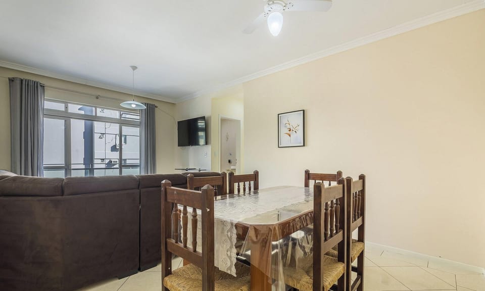 Basic Apartment | Dining