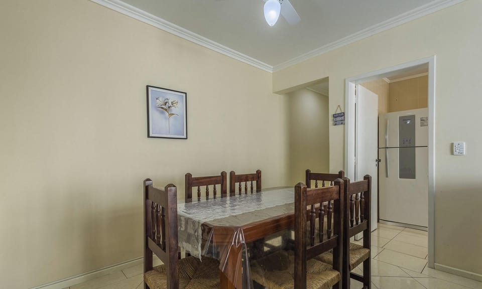 Basic Apartment | Dining