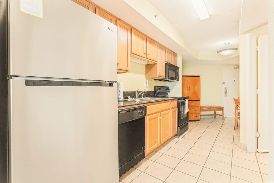 Fully-equipped kitchen with oven, stovetop, microwave. dishwasher, full-size refrigerator and more!
