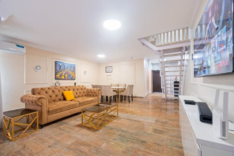 Deluxe Apartment, Balcony, City View | Living area