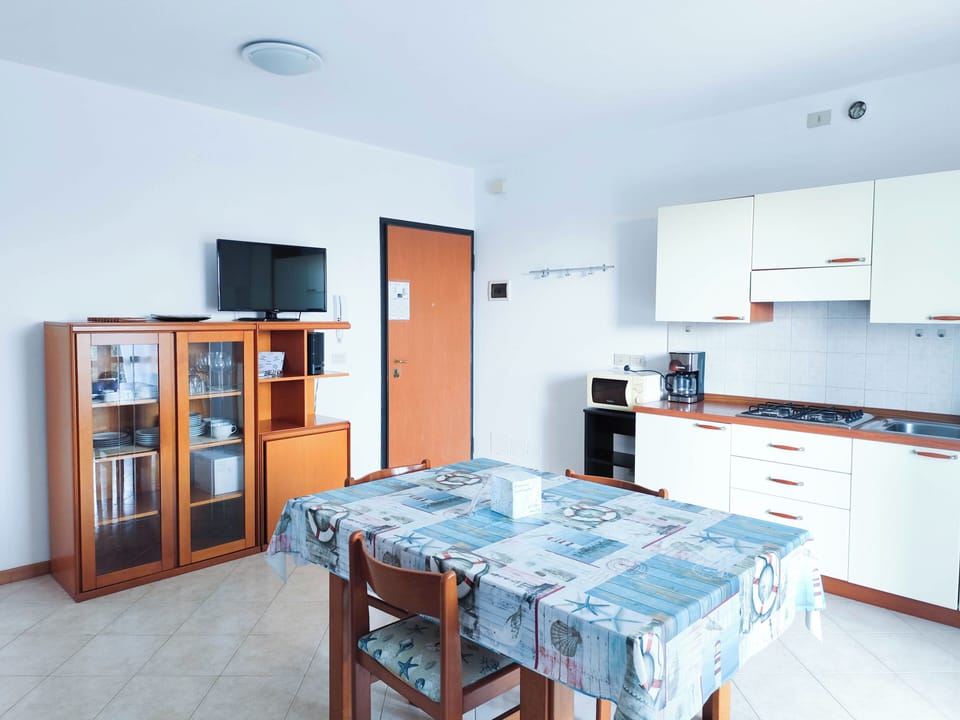 Apartment, 2 Bedrooms, Patio, Garden View | Interior