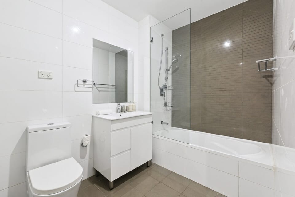 Ground Floor One-bed With Courtyard Access Apartment in Sydney