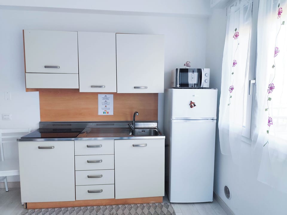 Apartment, 2 Bedrooms, Balcony, City View | Interior