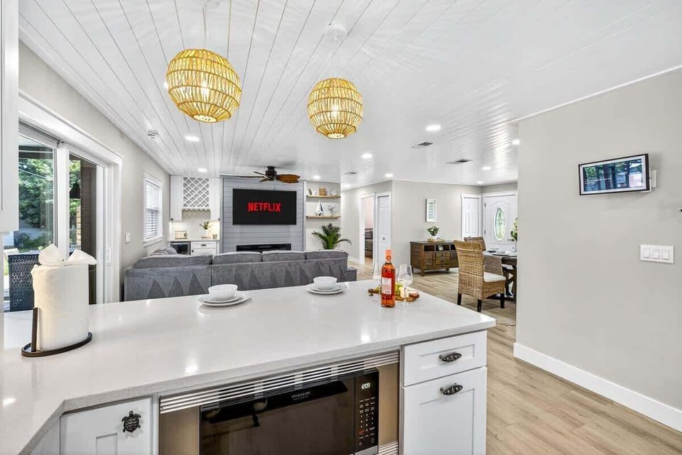 Bright and functional full kitchen perfect for family meals and gatherings.