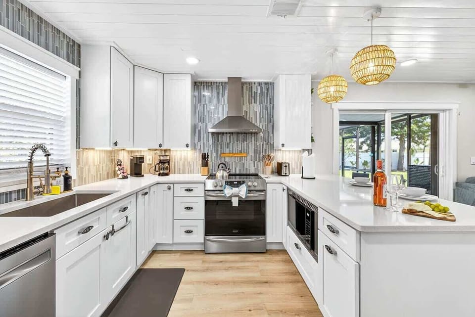 Fully equipped kitchen designed for cooking and entertaining with ease.