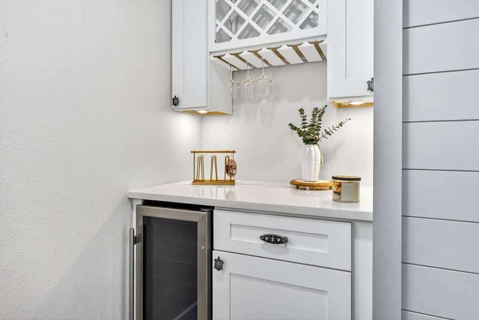 Cook up a storm in this fully stocked and organized full kitchen.