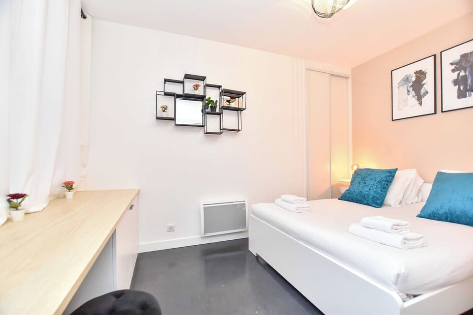 Apartment | 1 bedroom, laptop workspace, iron/ironing board, bed sheets
