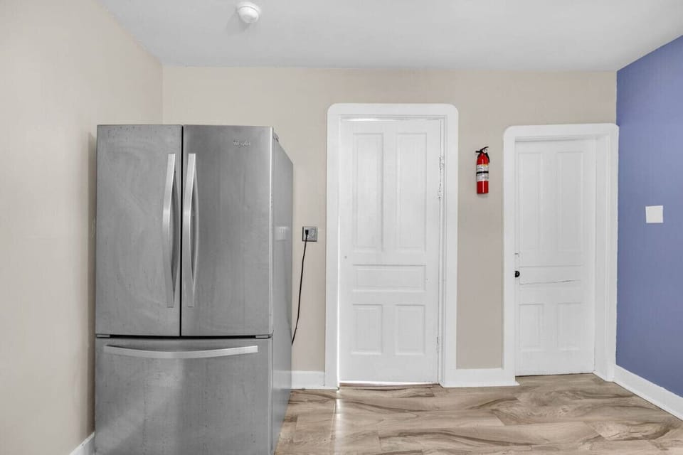 Big fridge, zero compromise—store it all.