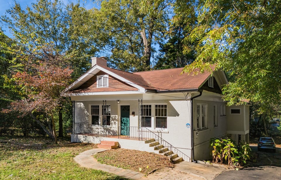 Welcome to Pine Lodge, steps away from Ponce City Market and The Beltline.