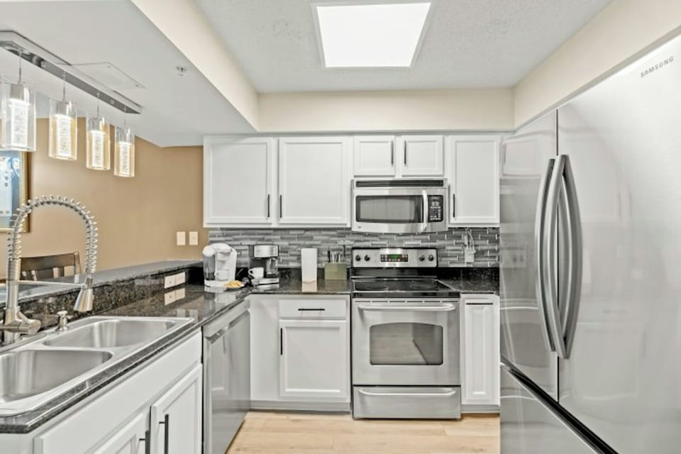 All modern appliances to make meal preparation a breeze.