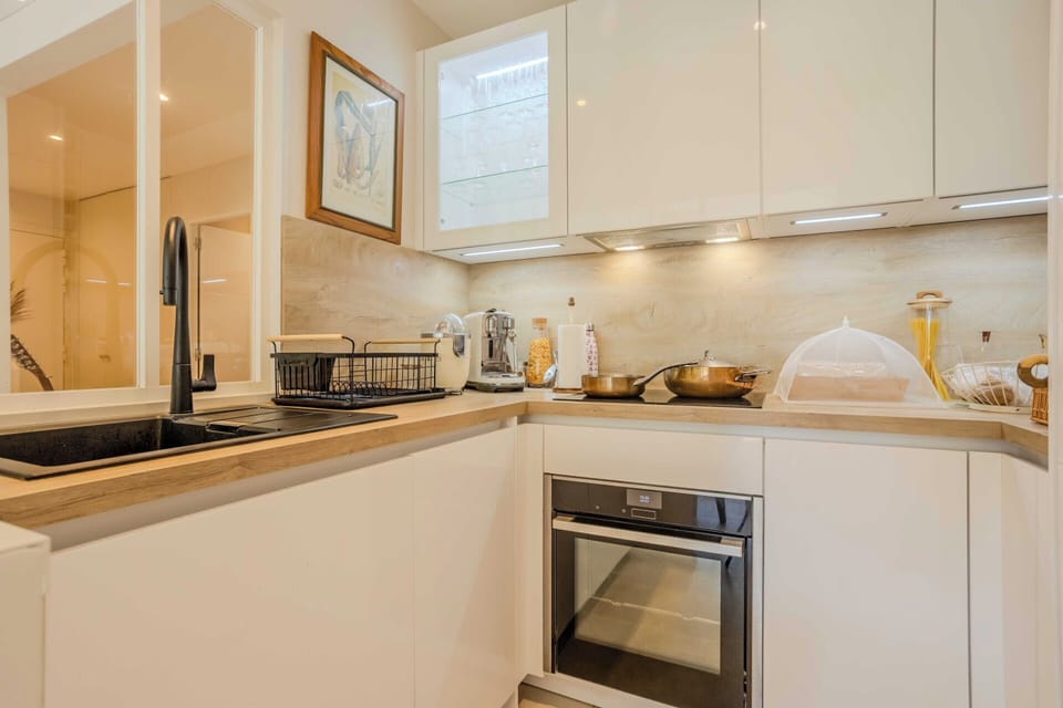 Apartment | Private kitchen | Fridge, oven, stovetop, dishwasher
