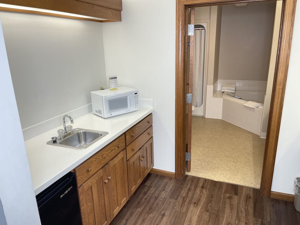 Suite, Kitchenette (2 King Beds and 1 Sofa Bed) | Private kitchenette | Fridge, microwave, coffee/tea maker