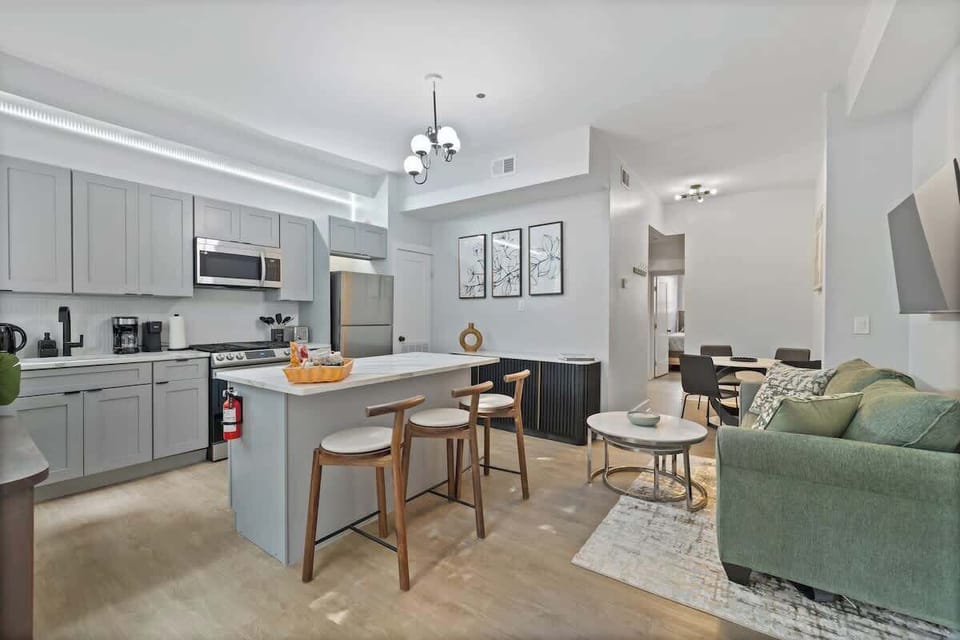 Warm Ambience-Ideal for everything from morning coffee to evening dinners.
