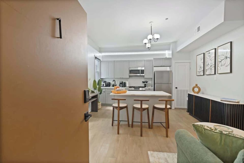 Ideal Gathering Spot
The heart of mealtime and conversation.
