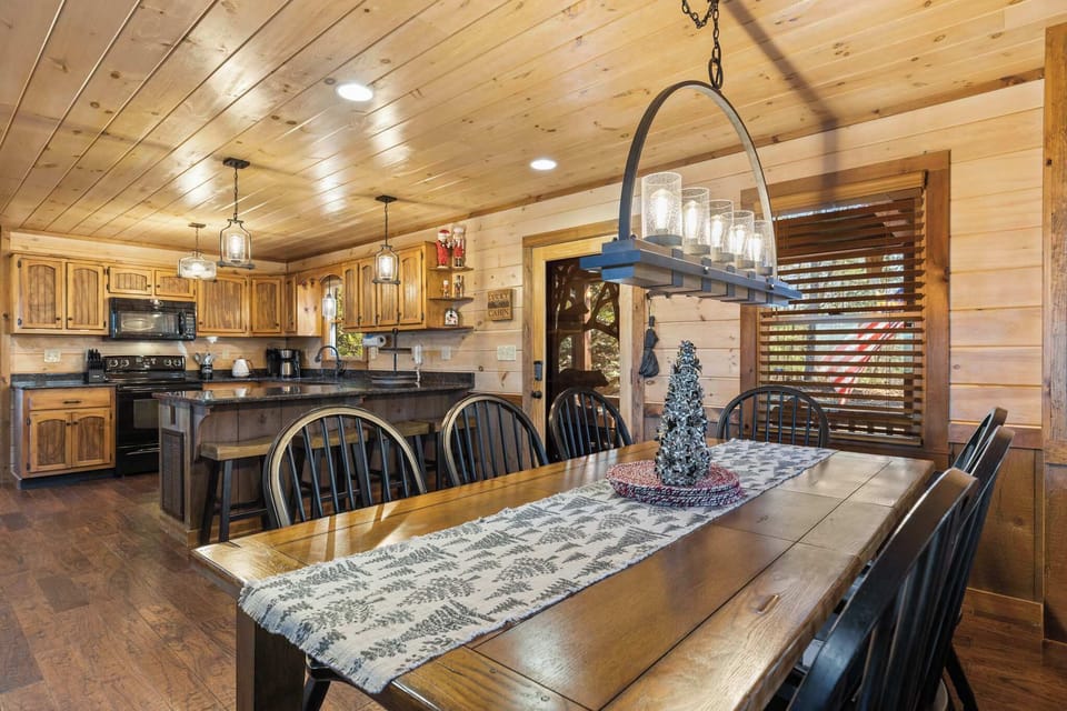 Pull up a chair, grab your favorite plate, and let this dining room turn every bite into a mini celebration. Great food, better company, and vibes that can’t be beat.