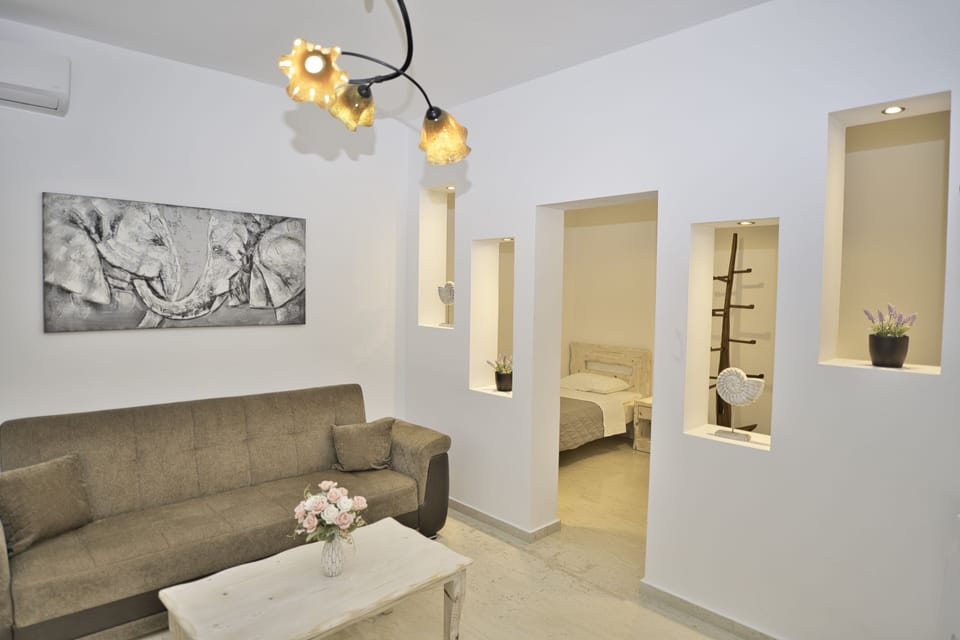 Superior Room, 1 Bedroom | Living area | 32-inch TV with satellite channels