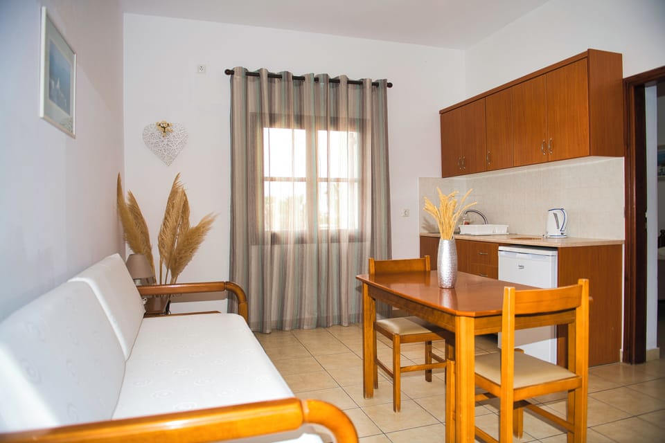 Apartment, 1 Bedroom | Private kitchenette | Fridge