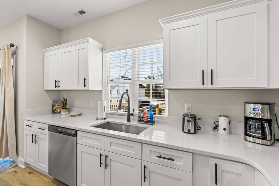 Fully stocked kitchen for your family to enjoy!
