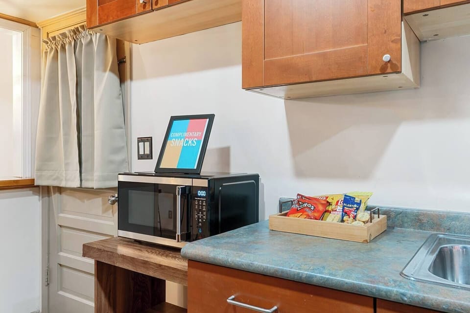 From family meals to entertaining guests, this kitchen has everything you need.