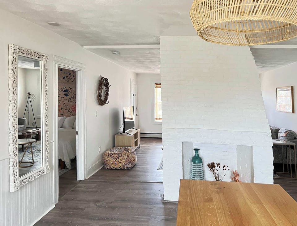 Big space, big vibes! With an open-concept design, you can cook, mingle, and lounge like it’s one big hangout zone. Perfect for family, friends, and fun.