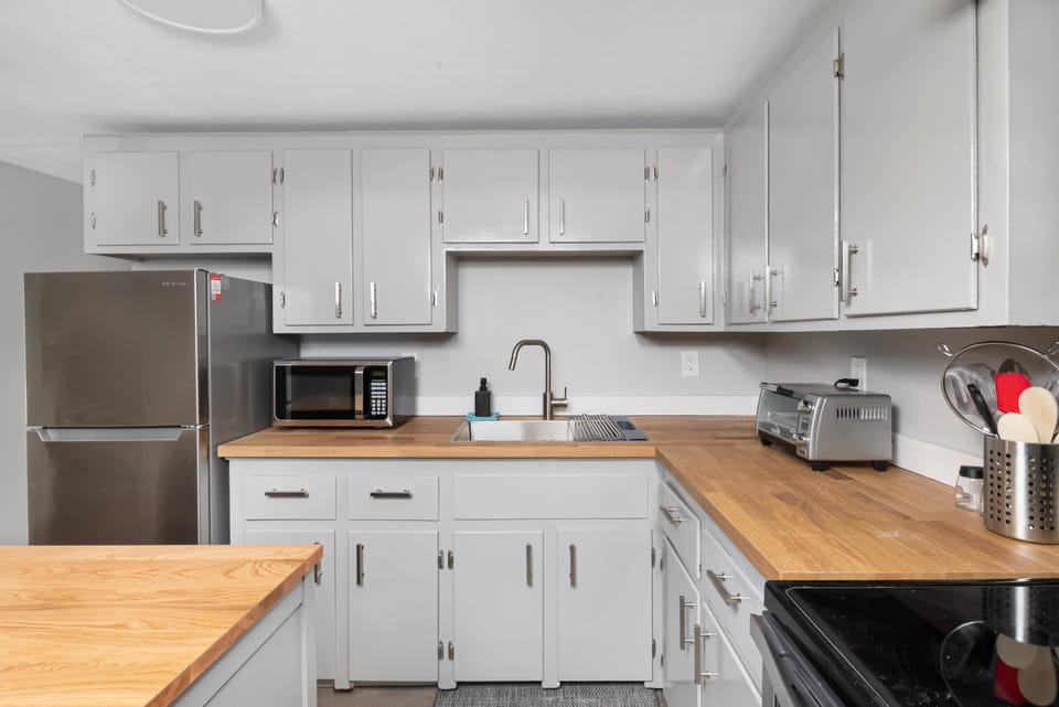Fuel up for a day of adventure or wind down with a late-night snack. This kitchen has everything you need and more.