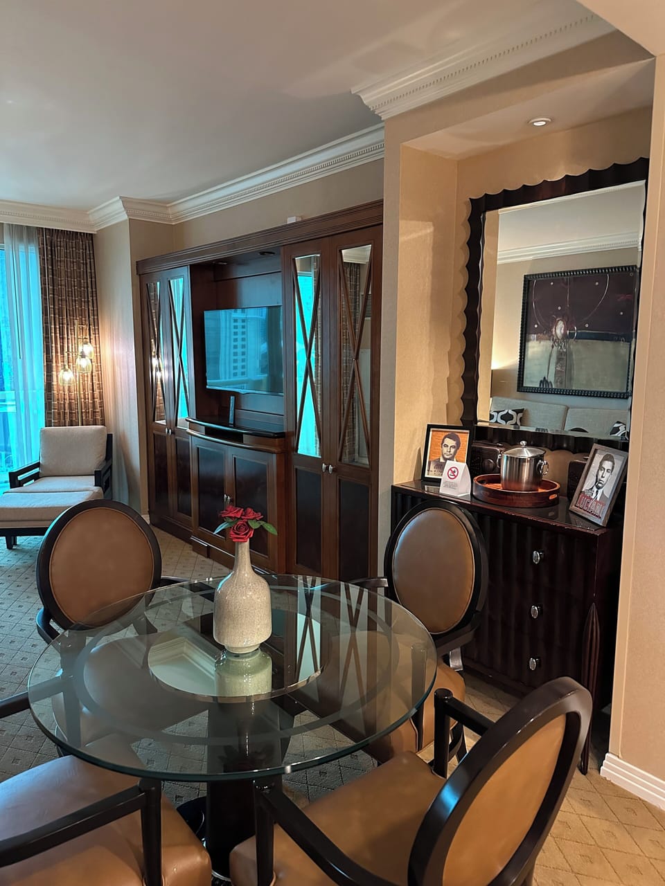 Dining room / meeting table