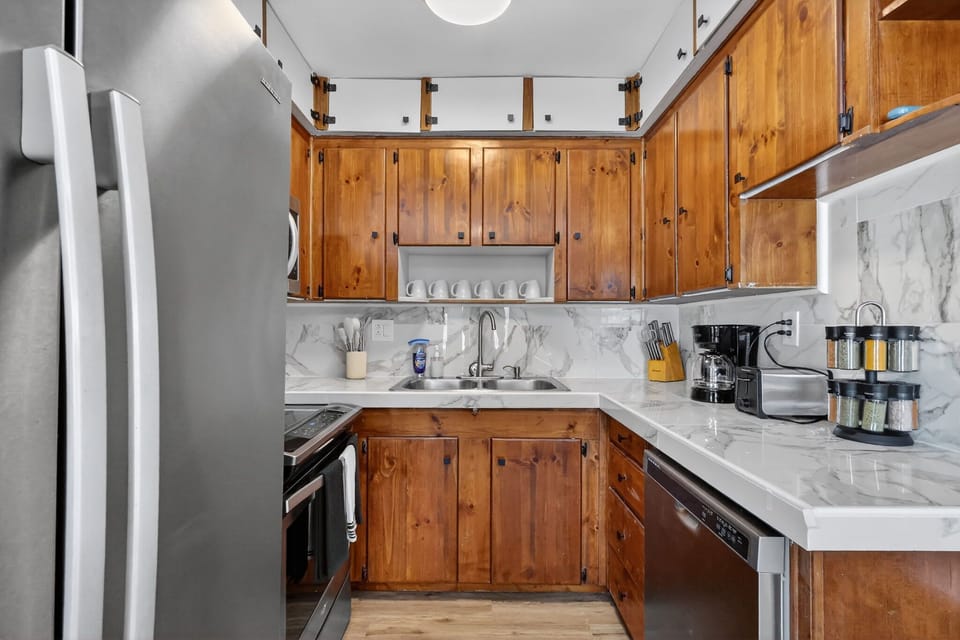 Sure, dining out is fun, but nothing beats your own vacation kitchen! Spacious, stylish, and fully equipped, it’s the perfect recipe for great meals (and even better company).
