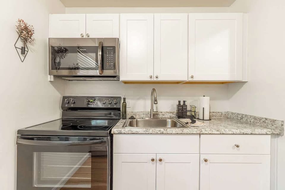 House, 1 Queen Bed with Sofa bed, Kitchen, Garden View (732 Vine) | Private kitchen
