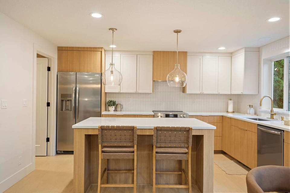 Bar Seating (Kitchen)