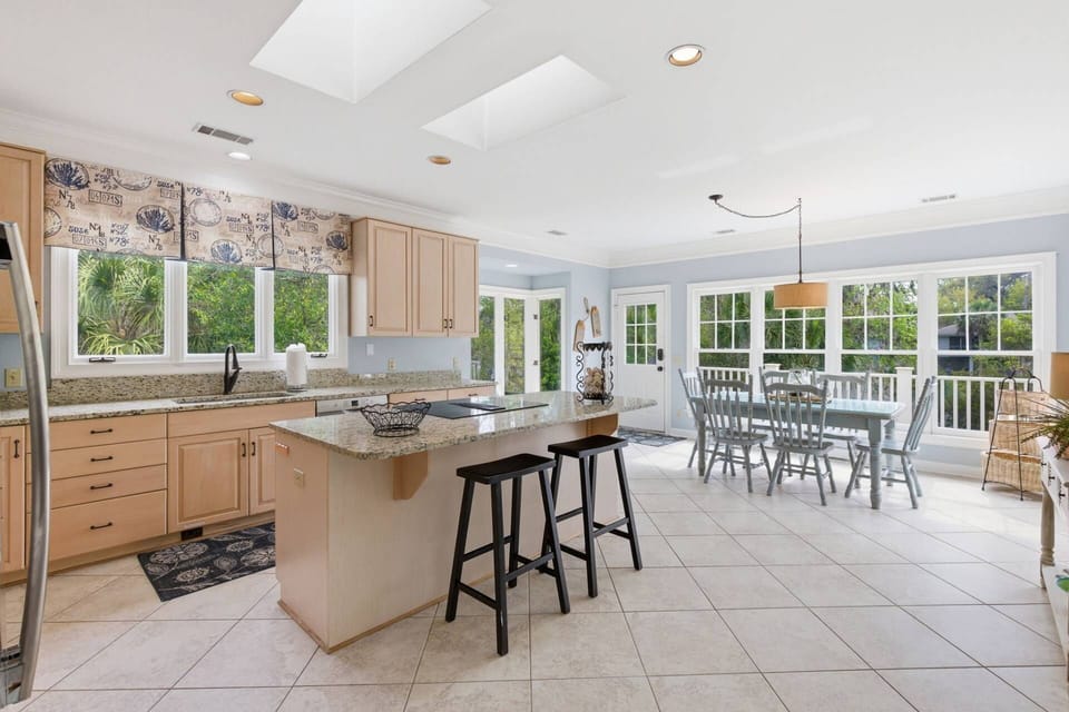 Seating for 8 in this kitchen