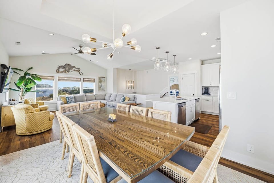 Top-Level Dining Table (seats 10) and Deck Access