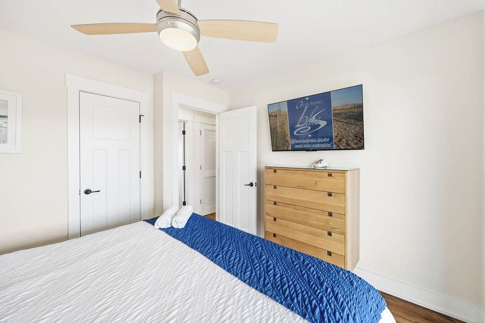 Mid-Level King Bedroom with Private Deck