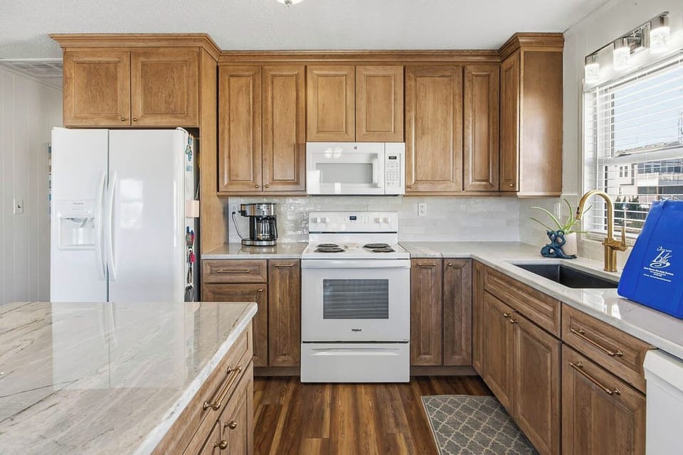 Main-Level Kitchen with Bar (seats 4)