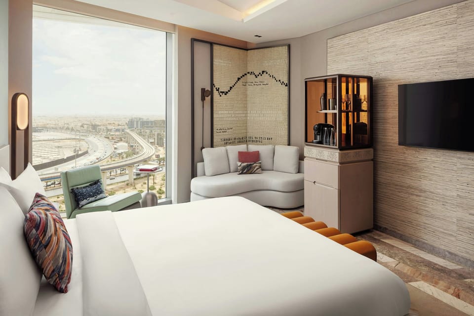 Deluxe Room, 1 King Bed, City View | Minibar, in-room safe, iron/ironing board, free WiFi