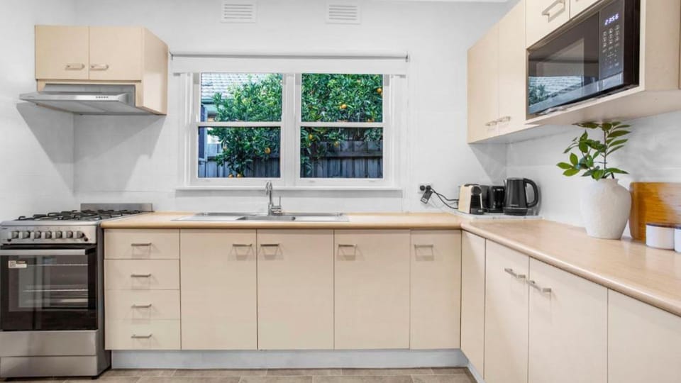 Bright & open plan Kitchen