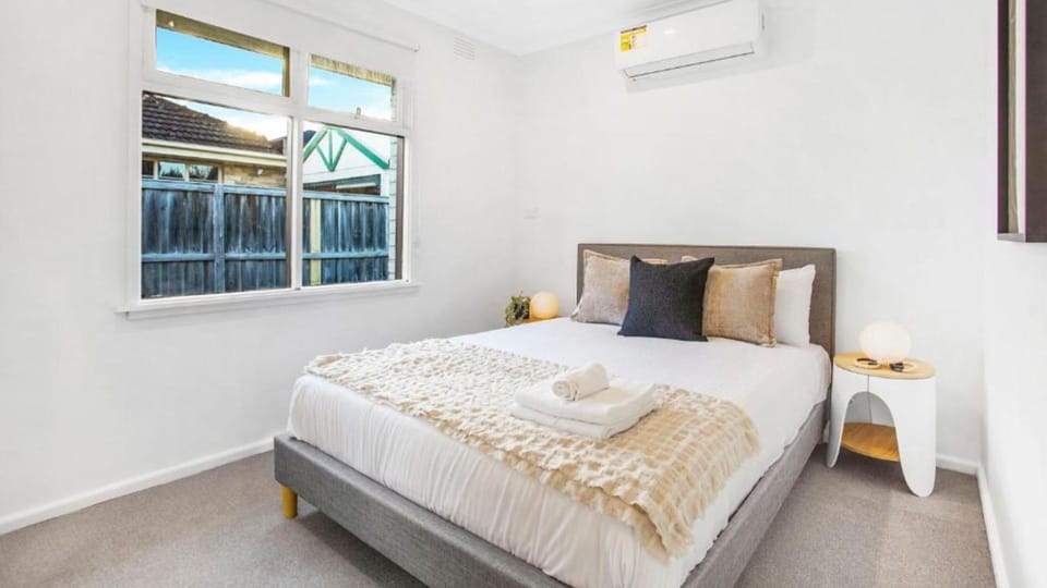 Queen Bedroom with Split System