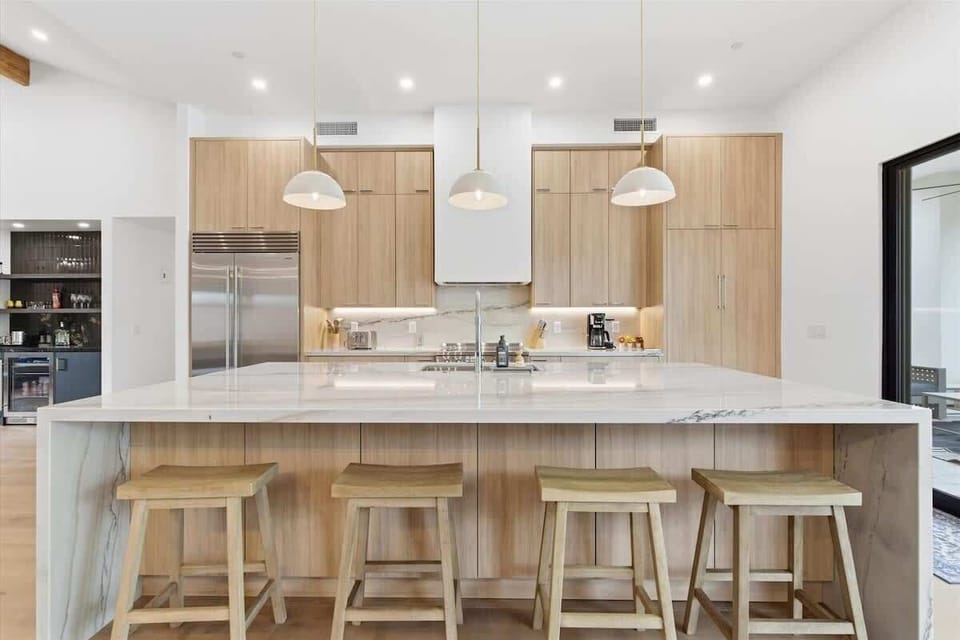 Fully equipped kitchen with stainless steal appliances and a kitchen island with bar seating for 4 guests.