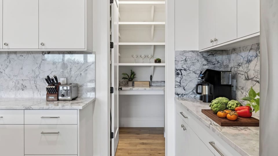 House (5 Bedrooms) | Interior