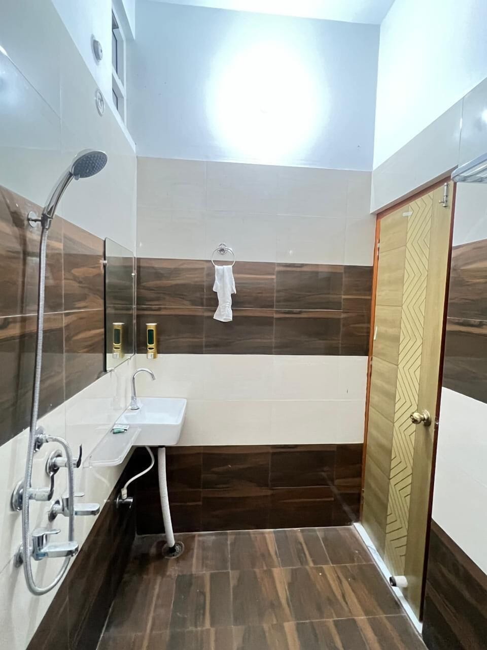 Shower, free toiletries, bidet, soap