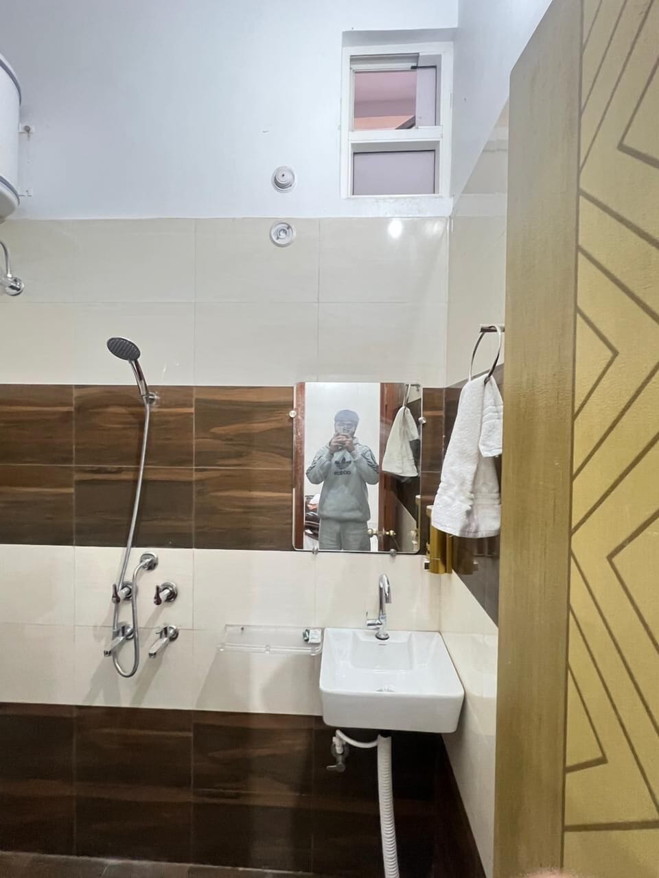 Shower, free toiletries, bidet, soap