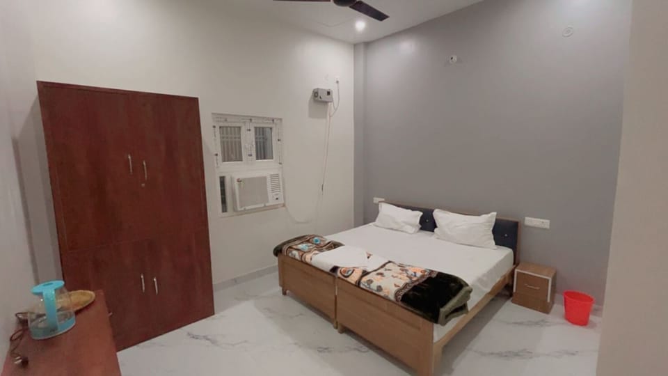 Luxury Single Room | Desk, laptop workspace, free WiFi, wheelchair access