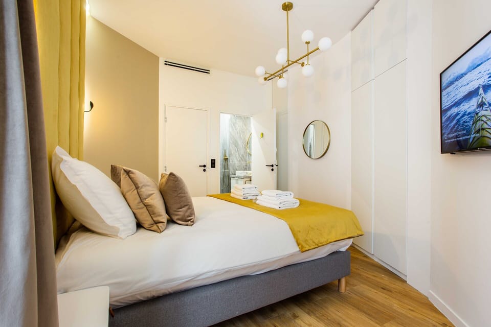 Apartment | 2 bedrooms, laptop workspace, iron/ironing board, bed sheets