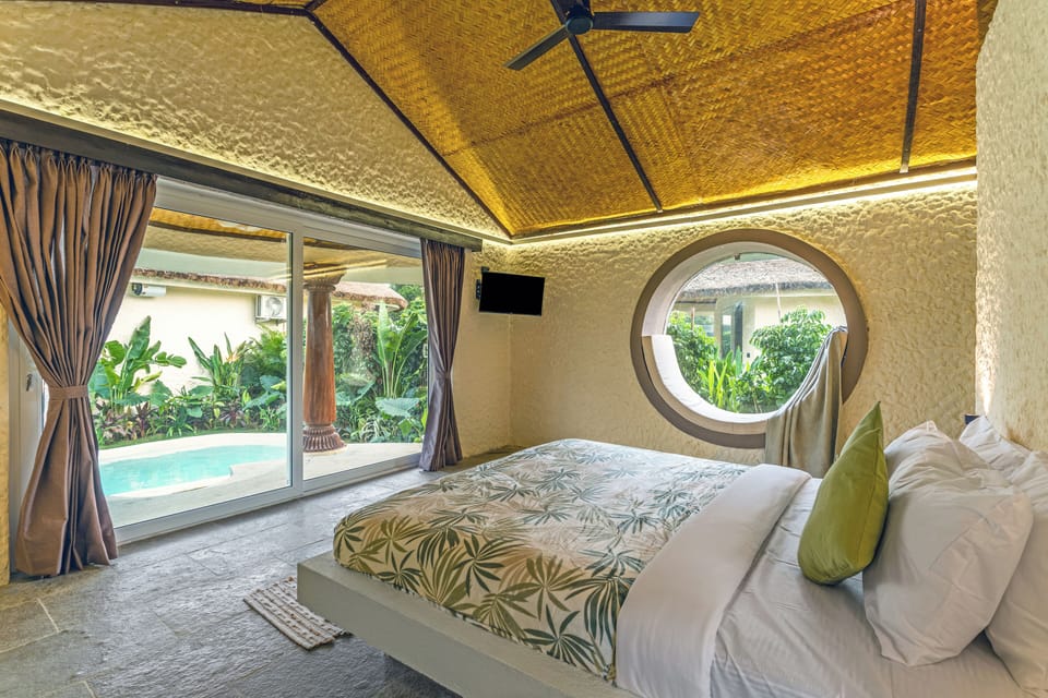 Suite, Pool View | Iron/ironing board, free WiFi